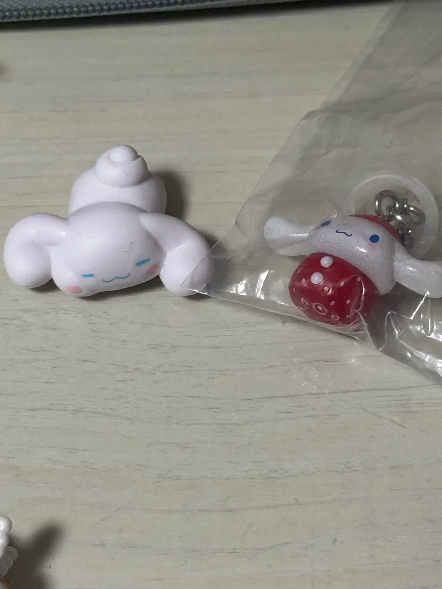산리오 시나모롤 딸기 메지루시 누워있는 잠들어있는 일괄