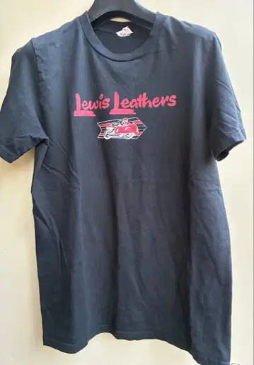 Lewis Leathers 로고 프린트 T셔츠 블랙