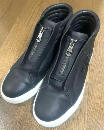 우노피우 릴랙스 미들 컷 26cm 블랙 프론트 지퍼 로고