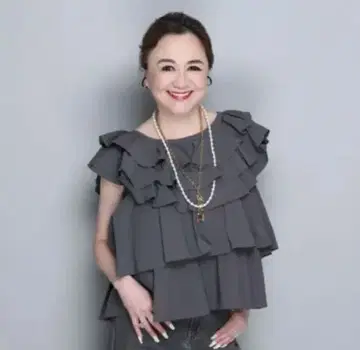 ANNE COQUINE 드라이 터치 나일론 티어드 프릴 블라우스