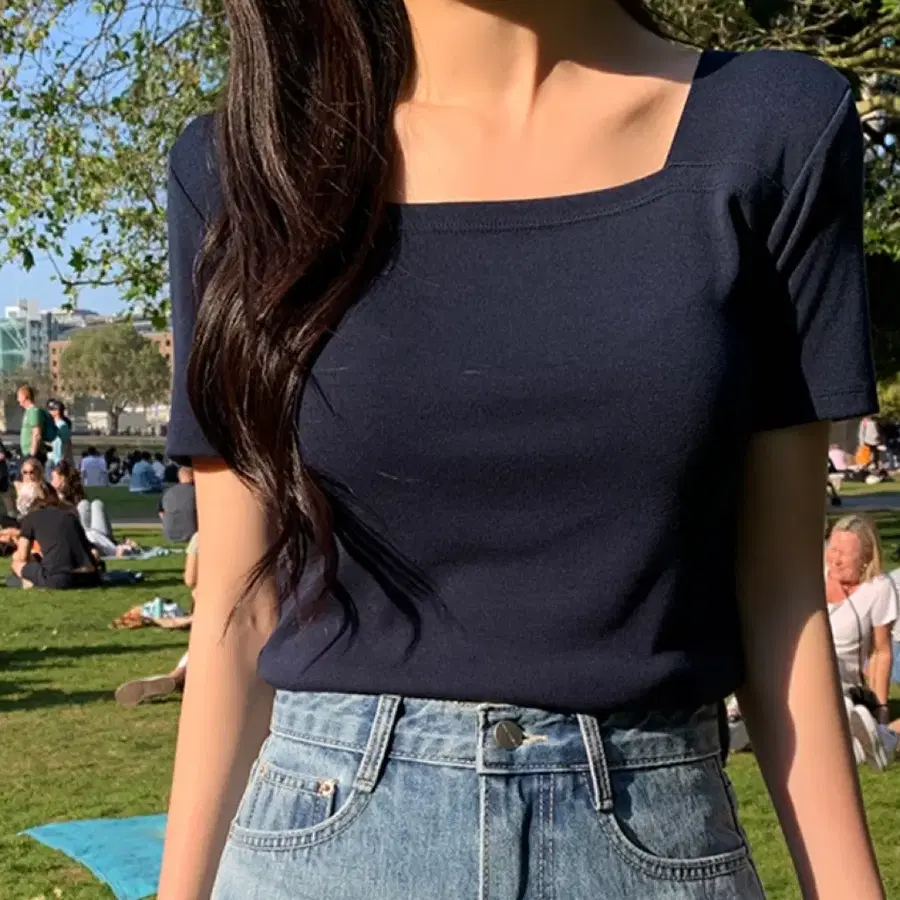 네이비 스퀘어넥 반팔 티셔츠