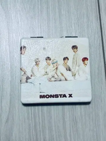 MONSTA X 접이식 컴팩트 거울