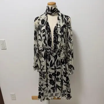 새상품급 ETRO 에트로 시어 원피스 스톨 포함 실크 100%