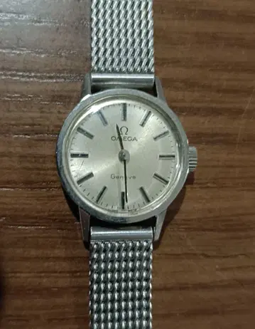 OMEGA Geneve 여성용 수동 와인딩 손목시계 실버