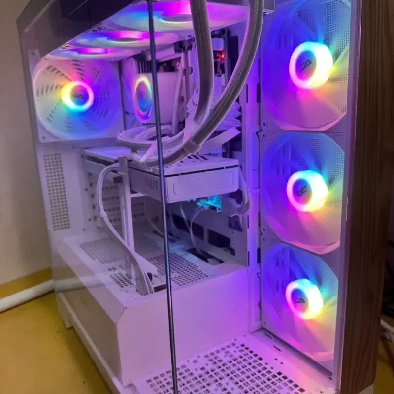 RTX 5090 컴퓨터 본체
