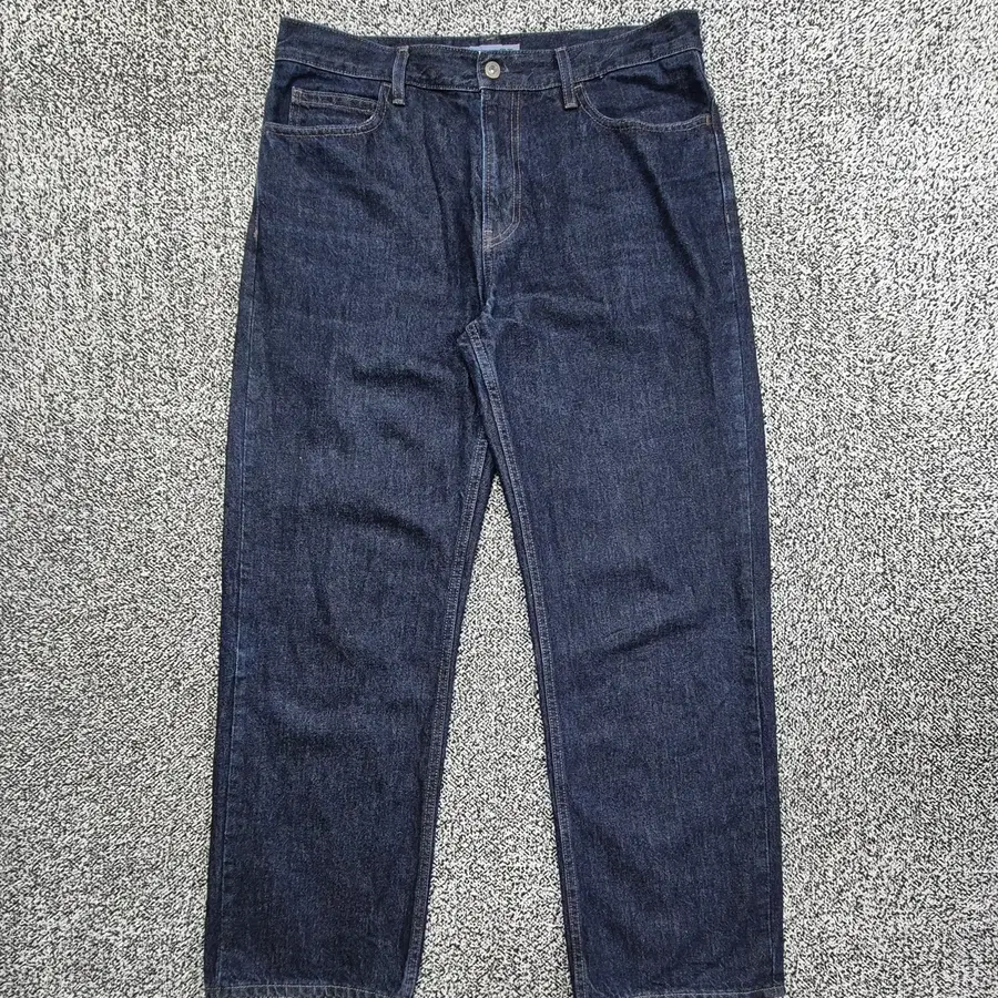 빈티지9. 유니클로(UNIQLO) 레귤러 핏 생지 데님 인디고 청바지