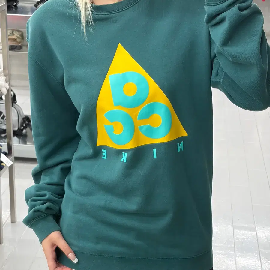 (S) 나이키 ACG 빅 로고 맨투맨 스웻셔츠
