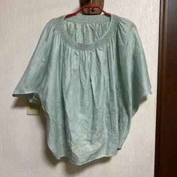 DAMA 멜론 그린 플라워 자수 블라우스 (미사용, 친정 보관품)