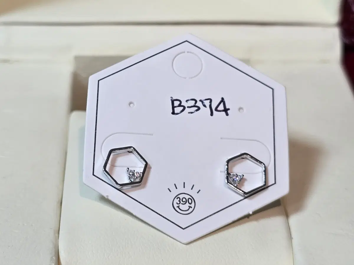 육각 큐빅 귀걸이 B374
