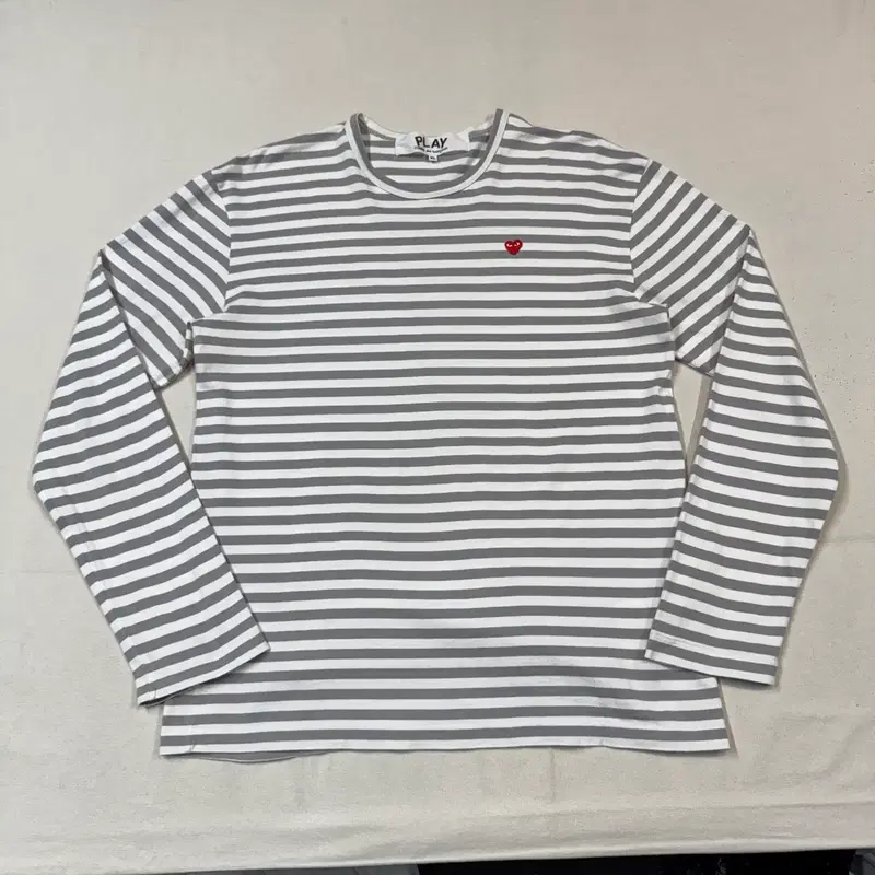 XL) 꼼데가르송 플레이 미니 하트 와펜 롱 슬리브 티셔츠 T61