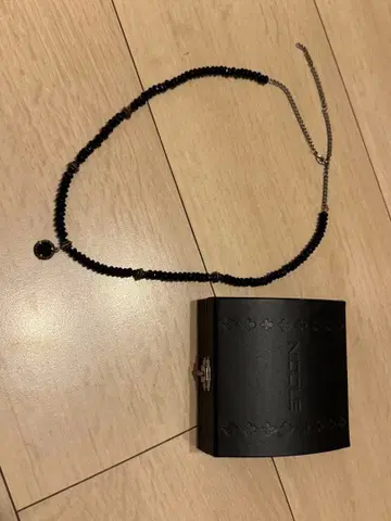 NOID 블랙 비즈 목걸이