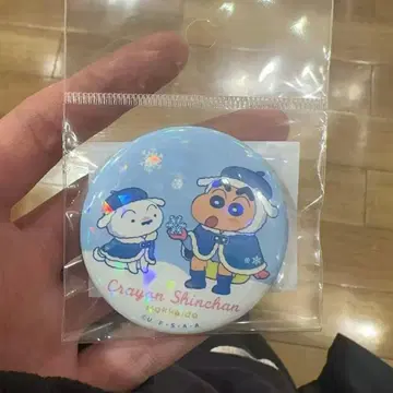 [ 새상품 2개 ] 짱구는 못말려(크레용 신짱) 홋카이도 한정 홀로그램 캔 배지 신치토세 공항