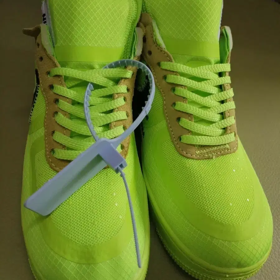 Nike white off