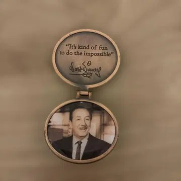 Disney 월트 디즈니 핀 배지