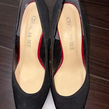 CECIL McBEE 블랙 펌프스 레드 힐