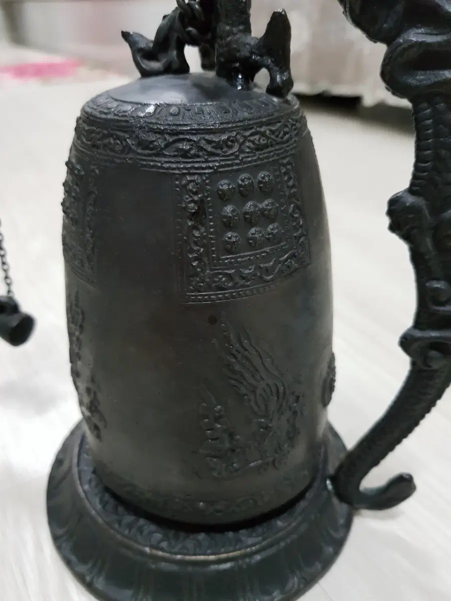 청동 용 문양 종