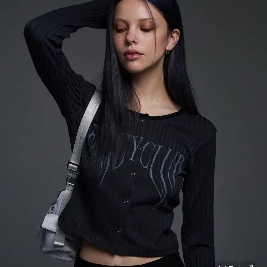 (새상품) 네스티팬시클럽 타이포 베이직 로고 가디건