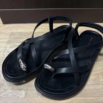 LEPSIM 메탈 부품 플립플랍 블랙