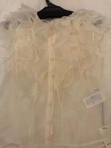SNIDEL 슬리브리스 프릴 블라우스