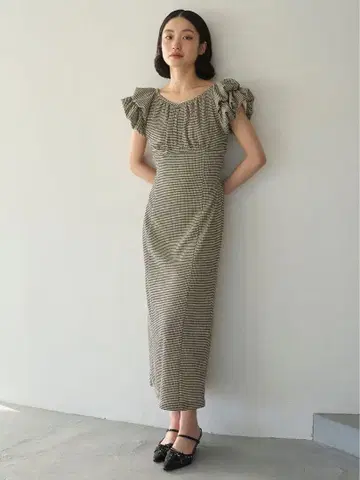 더블 슬리브 컷 원피스 릴리 브라운