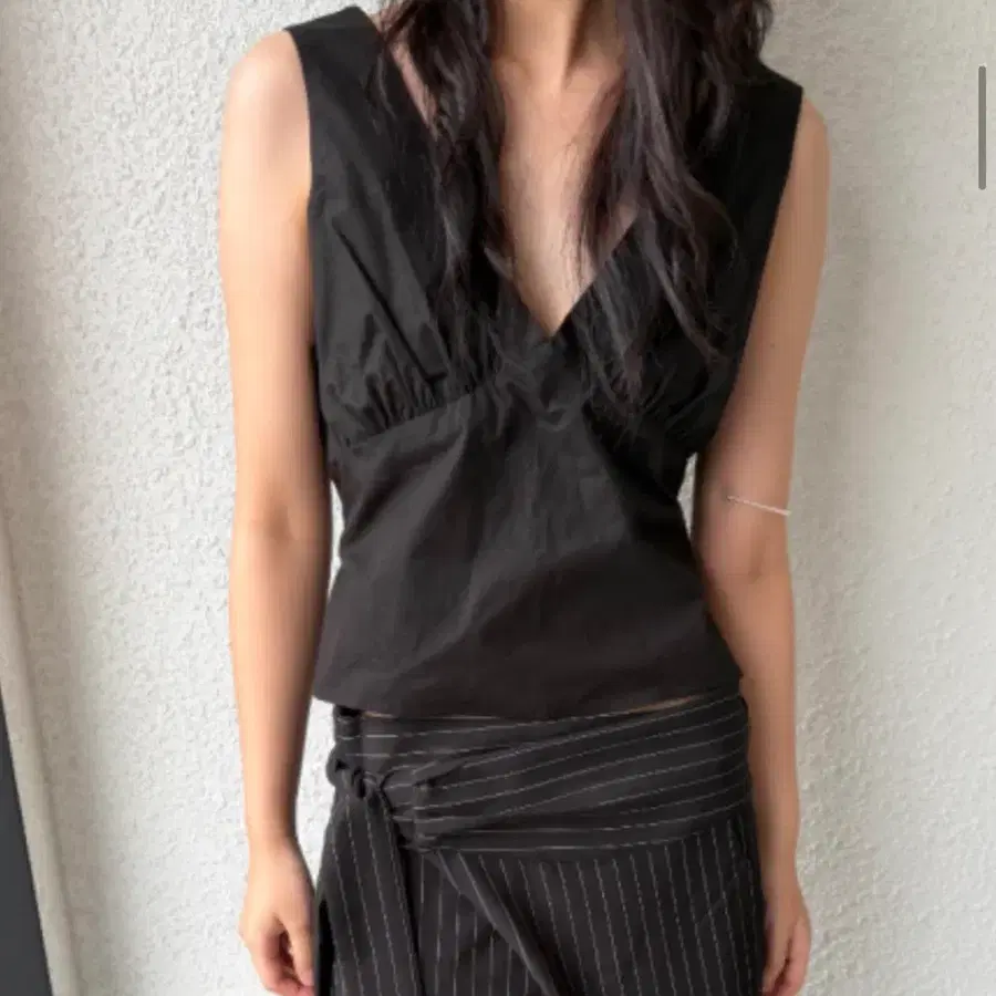 LYS deep v neck sleeveless blouse black
