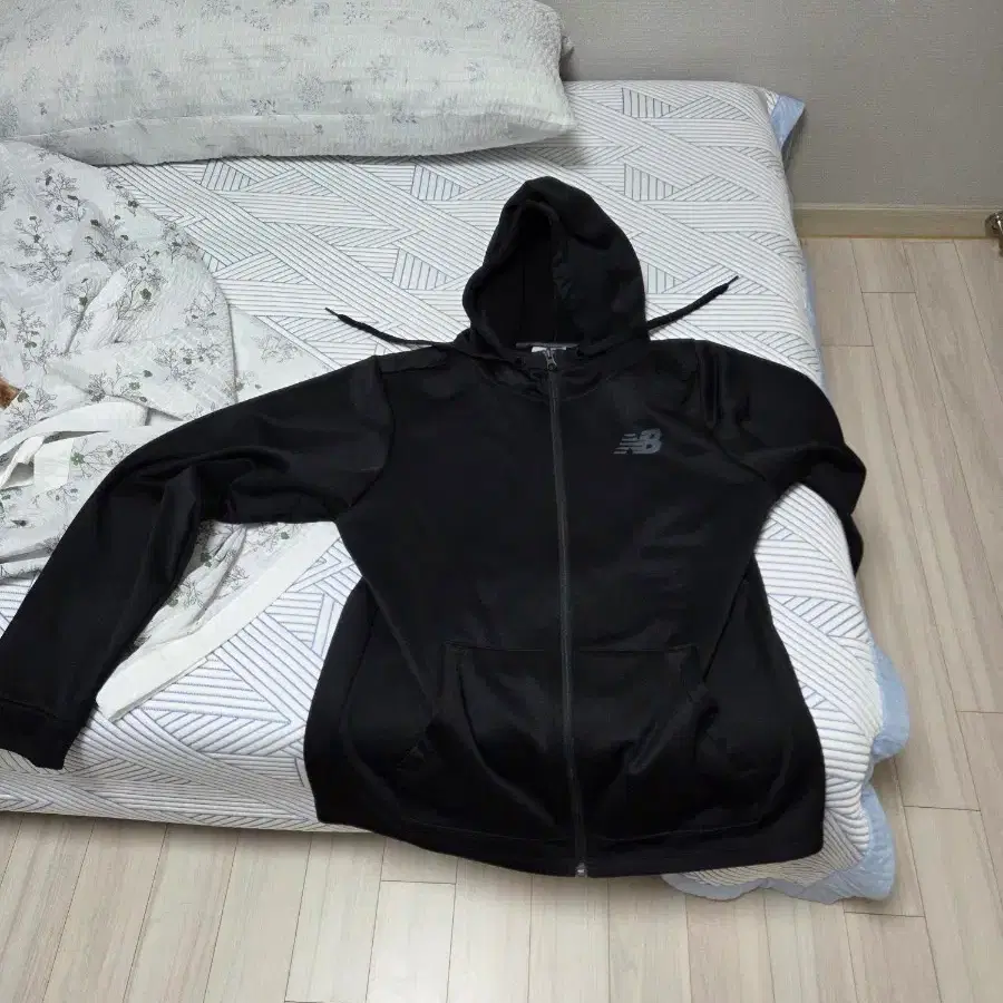 뉴발란스 기모 후드집업 블랙