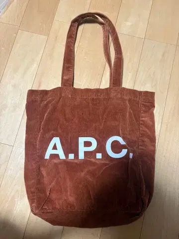 A.P.C. 코듀로이 토트백 브라운