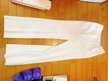 새하얀 롱 바지 화이트 팬츠 벨트 마스터 일본제 슬랙스 미사용 새상품