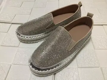 새상품 반짝이는 슬립온 25.5cm 실버 통굽 큐빅 경량