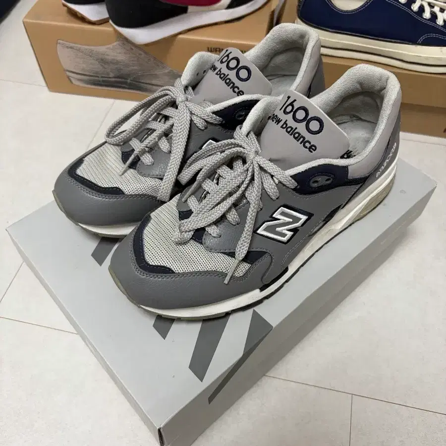뉴발란스 1600 그레이 사이즈270