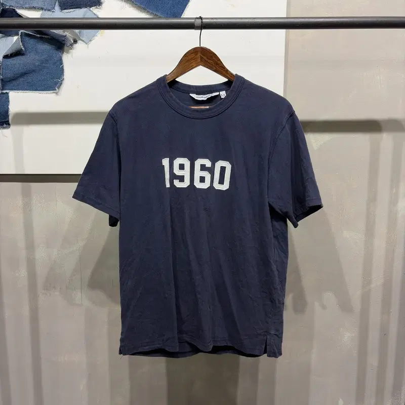 (100) 유니폼브릿지 1960 자수 반팔 티