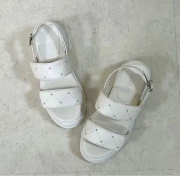 [최종 가격 인하] 새상품 매킨토시 철학 통굽 샌들 퀼팅 23.5