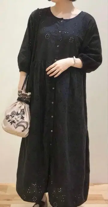 사만사 모스모스 컷워크 레이스 티어드 원피스 블랙 반팔