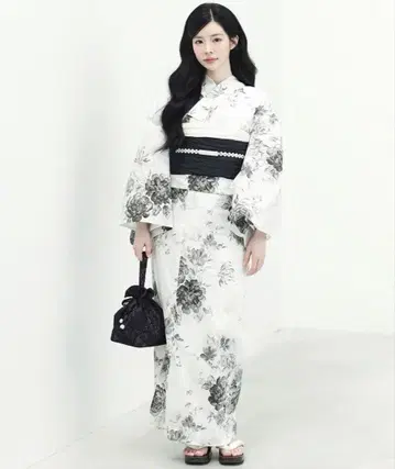 Dita 모노톤 꽃무늬 유카타 오비 일본 나막신 잡화 7점 세트