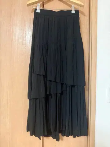 플라스테 랜덤 티어드 롱 스커트 블랙 XS