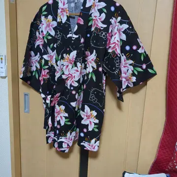 헬로키티 진베이 블랙 백합 패턴, 겉옷만.