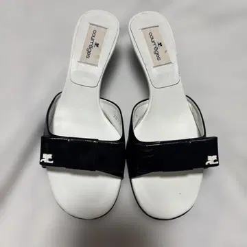 쿠레쥬 샌들 블랙 리본