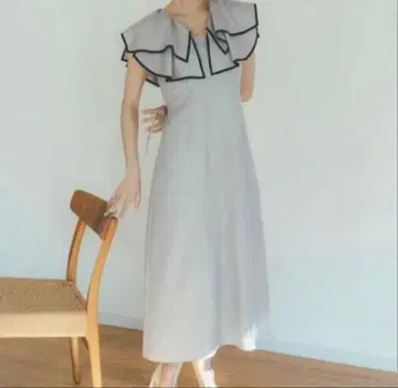 스나이델 프릴 컬러 슬리브리스 원피스