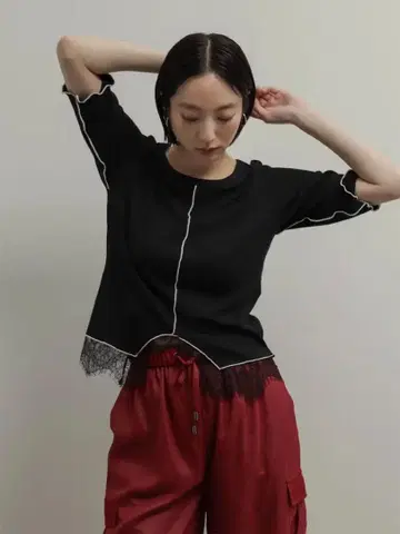 새상품 이번 시즌 RADIATE 레이스 헴라인 티셔츠 블랙