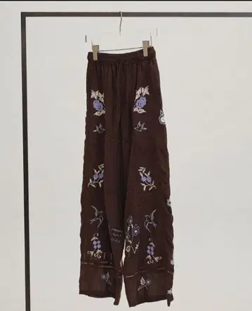 새상품 38 Embroidery Patchwork Trousers