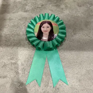 NiziU 마유카 1주년 기념 로제트 캔뱃지