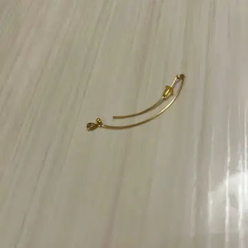 다이아몬드 귀걸이 한쪽만