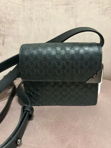 EMPORIO ARMANI 미니 숄더백 블랙