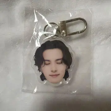 카와니시 타쿠미 얼굴 아크릴 키링 캡슐 토이 감은 눈