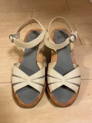 캠퍼 가죽 샌들 36 사이즈 베이지 웨지솔 23cm