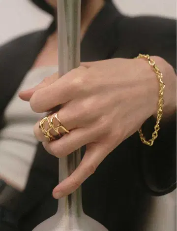MARIA BLACK Iris Ring Yellow Gold