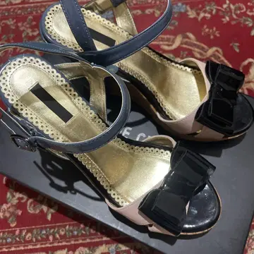 TO BE CHIC 샌들