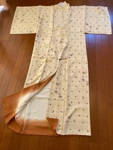 부채와 작은 꽃 무늬의 코몬 기모노