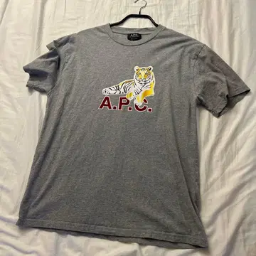 A.P.C. 타이거 프린트 티셔츠 그레이 L