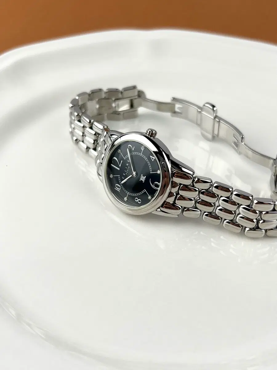 CELINE round 6P bracelet watch